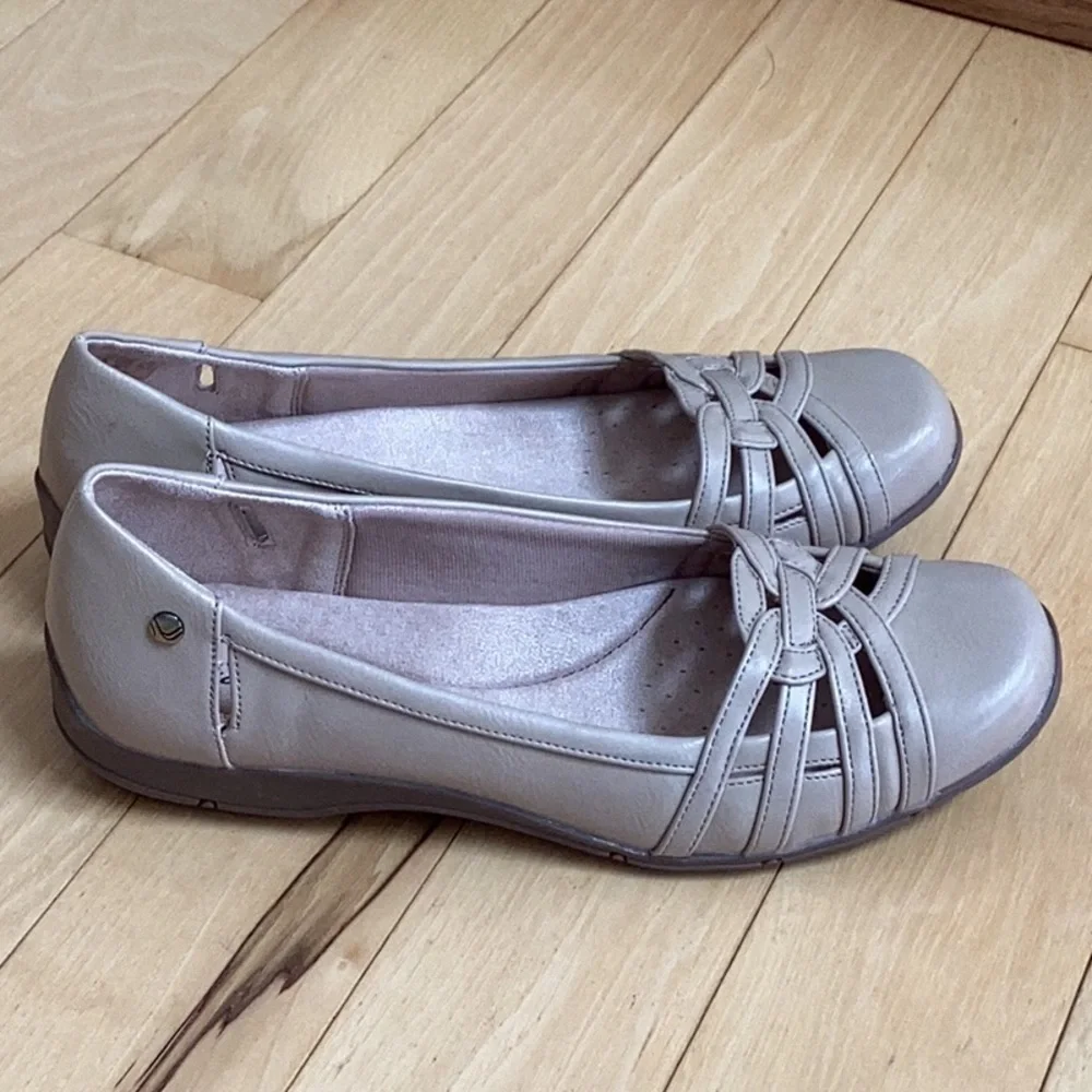 Life Stride diverse flats in taupe